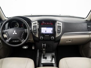 Mitsubishi Pajero Instyle Navi 4WD 3.2 140kW