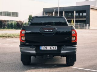 Toyota Hilux 2.8 150кВ