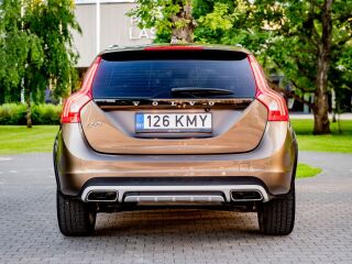 Volvo V60 Cross Country Summum 2.0 110кВ