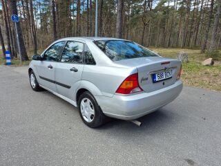 Ford Focus Ghia 1.6 74кВ