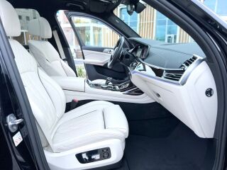 BMW X7 M-Sportpakett Individual 3.0 195kW