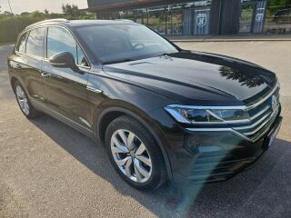 Volkswagen Touareg 4Motion 3.0 V6 170кВ