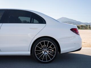 Mercedes-Benz E 220 4MATIC AMG Night Package 2.0 143kW