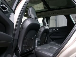 Volvo XC60 AWD ULTRA BRIGHT LUXURY XENIUM FULL 2.0 T8 Recharge Long Range Plug in Hybrid MY25 335kW
