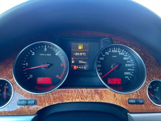 Audi A8 Quattro Bose 4.2 V8 TDI 240kW