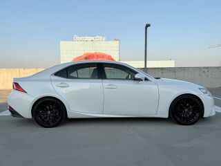 Lexus IS 300h 2.5 133kW