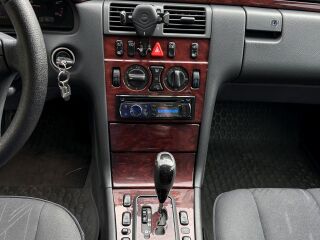 Mercedes-Benz E 200 2.1 85kW