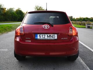 Toyota Auris 1.4 66кВ