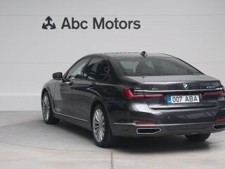 BMW 730 d xDrive 3.0 195кВ