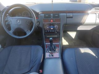 Mercedes-Benz E 240 2.6 125kW