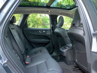 Volvo XC60 4C Inscription Intelli PRO Xenium Sky 2.0 B5 AWD KERS MHEV Kerghübriid 183kW