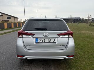 Toyota Auris 1.6 97kW