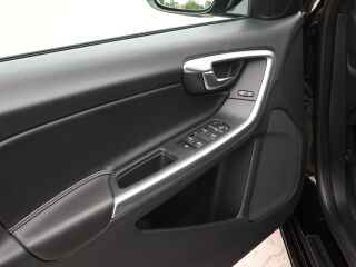 Volvo V60 MOMENTUM 2.0 R4 140kW