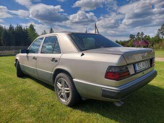 Mercedes-Benz E 300 3.0 83kW
