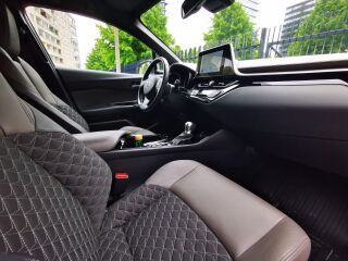Toyota C-HR Luxury Plus NAVI Crossover FL Hybrid FWD 1.8 Dynamic Force Elekter 37 kW + 72kW