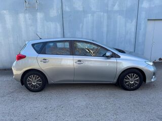 Toyota Auris 1.6 97кВ