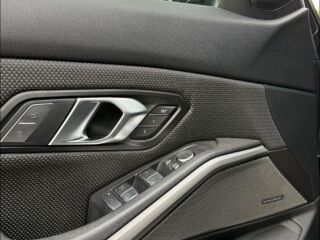BMW 330 2.0 135kW