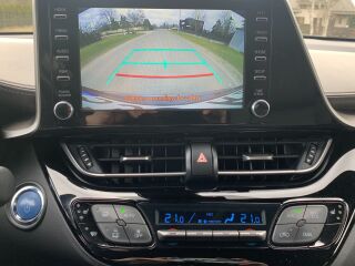 Toyota C-HR Crossover Luxury Navi e-CVT 1.8 VVT-i Hybrid Electric Vehicle 37kW+ 72kW