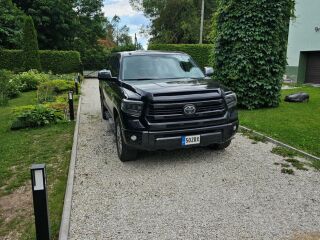 Toyota Tundra CrewMax platinum 1794 edition 5.7 284kW