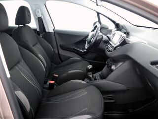 Peugeot 208 Elegance 1.2 60kW