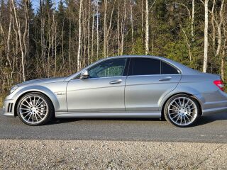 Mercedes-Benz C 63 AMG 6.2 V8 336kW