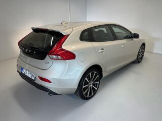 Volvo V40 Facelift Momentum 2.0 110кВ