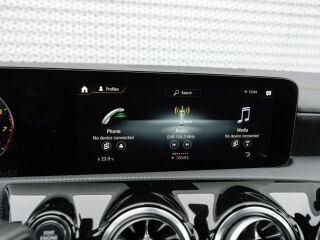 Mercedes-Benz CLA 180 180 AMG line 1.3 100kW