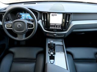 Volvo XC60 AWD H&K ULTIMATE BRIGHT XENIUM INTELLI MY25 2.0 T6 Plug-in LONG RANGE 293kW