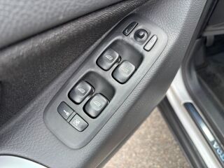 Volvo XC90 Momentum AWD 2.4 R5 D5 136kW