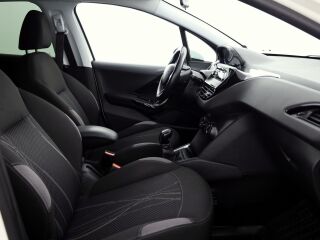 Peugeot 208 Elegance 1.2 60kW