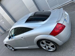 Audi TT QUATTRO 1.8 R4 132кВ