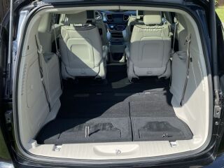 Chrysler Pacifica Platinum pistikhübriid 3.6 214kW