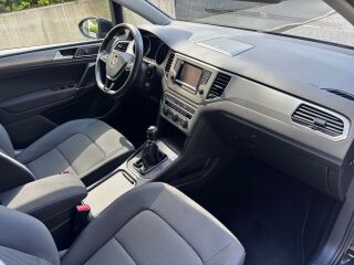 Volkswagen Golf Sportsvan 1.6 81кВ