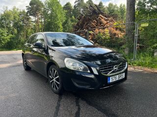 Volvo V60 Momentum 2.0 R5 D3 120kW