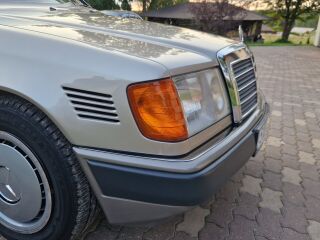 Mercedes-Benz E 300 Turbo 3.0 108kW