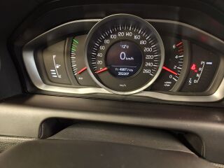 Volvo XC60 MOMENTUM 2.0 R4 D4 133kW