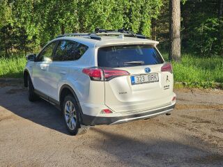 Toyota RAV4 2.5 114кВ