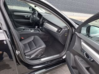 Volvo V90 Momentum PRO 2.0 140кВ