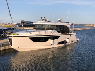 Aquador 35 AQ 3.0 V6 2 x Mercury Diesel 270  Bravo 3X 2kW