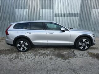 Volvo V60 Cross Country Cross Country Pro AWD 2.0 145кВ