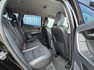 Volvo XC60 Momentum Onyx Black 2.0 D4 140кВ