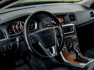 Volvo V60 Cross Country Summum 2.0 110кВ