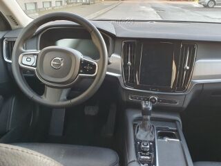 Volvo V90 MOMENTUM 2.0 D3 110кВ