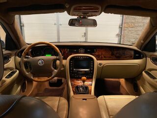Jaguar XJ L Vanden-Plas 4.2 219kW