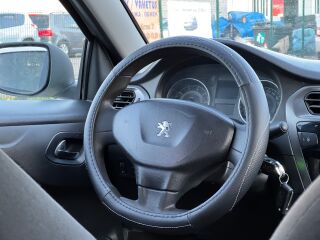 Peugeot 301 1.2 R3 53kW