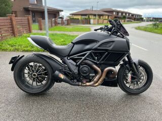 Ducati Diavel Carbon Dark 1198 L2 4 takti DOHC 114kW