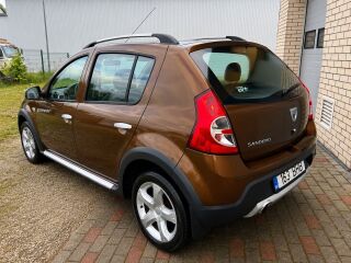 Dacia Sandero Stepway Laureate 1.6 62кВ