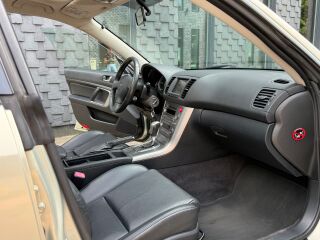 Subaru Outback Premium Edition 2.5 121кВ