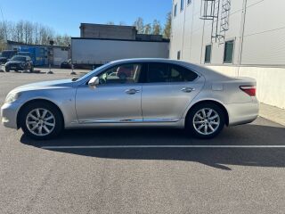 Lexus LS 460 4.6 V8 280kW