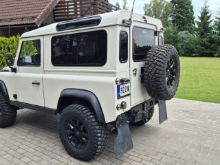 Land Rover Defender 2.4 90kW